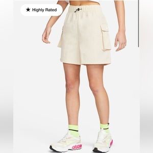 Nike Sportswear Essential Women's Woven High-Rise Shorts (LAVENDER)